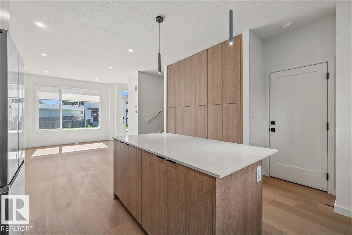 3 bed, 2.5 bath, 1194 sqft, $2,150 — Photo 3