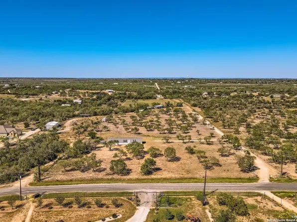 575 County Road 5780, Castroville, TX 78009