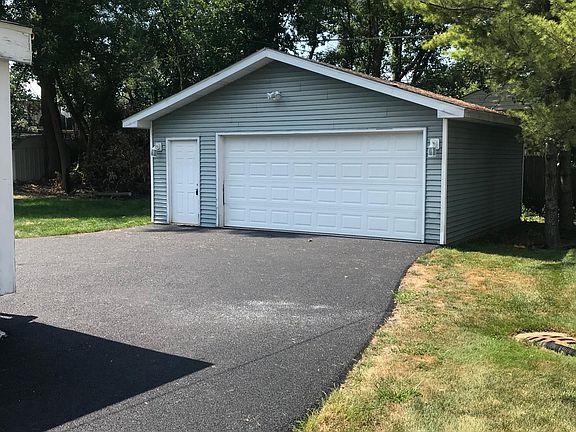 2nd image of 518 Catalpa Dr