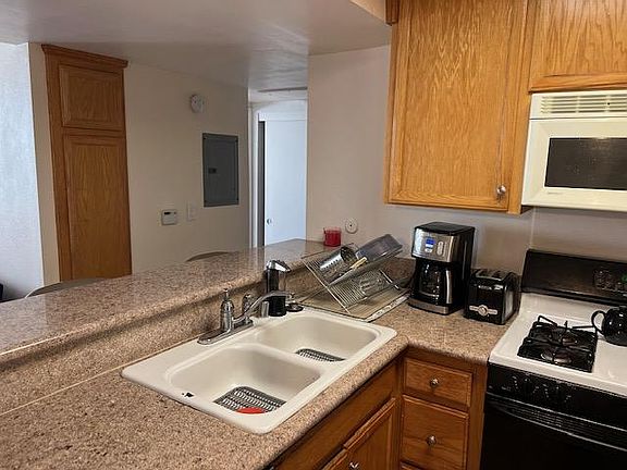 4th image of 5325 Newcastle Ave Unit 203