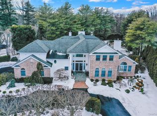 15 Pironi Court, Woodbury, NY 11797