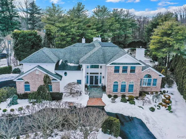 15 Pironi Court, Woodbury, NY 11797