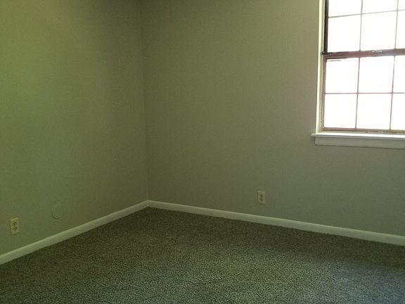 5th image of 3723 Village Trl