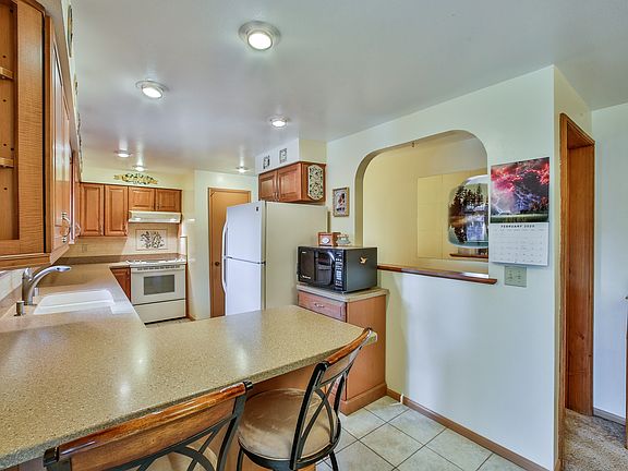 4th image of 10922 E 31st Ave