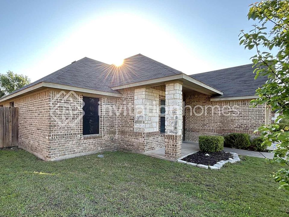 1st image of 1206 Woodside Ln