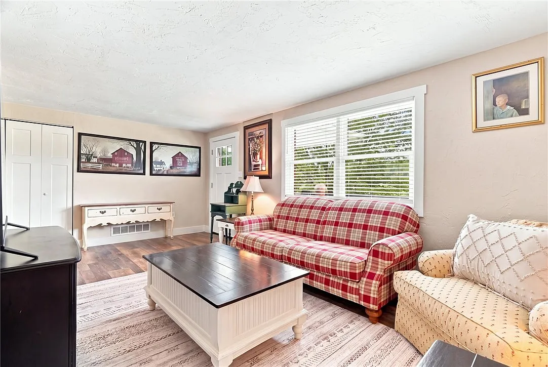 2 bed, $3,000 — Photo 3