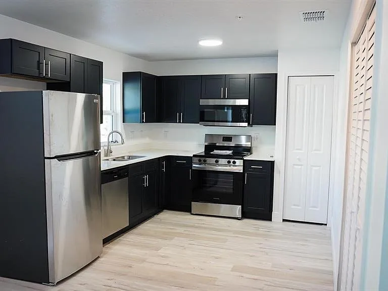 2201 Conway Dr #203 — Photo 2