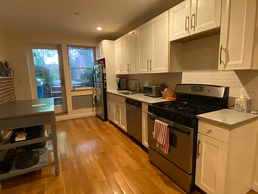 Rented by Compass | media 28