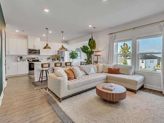 2nd image of 4428 Skyridge Dr