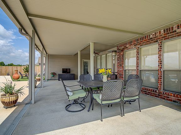 5th image of 10154 Garden Oaks Ave