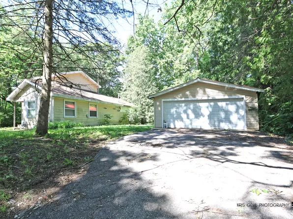 38426 N 3rd Ave, Spring Grove, IL 60081