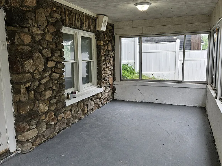 616 Lakes Rd — Photo 17