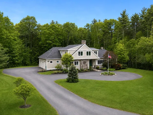18 Paddock Way, Falmouth, ME 04105