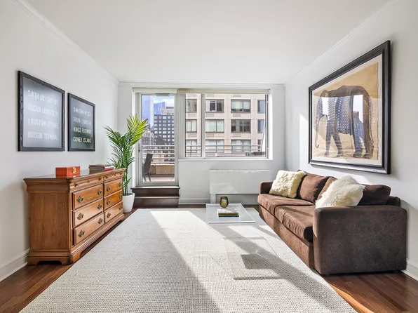 120 Riverside Boulevard image 2 of 7