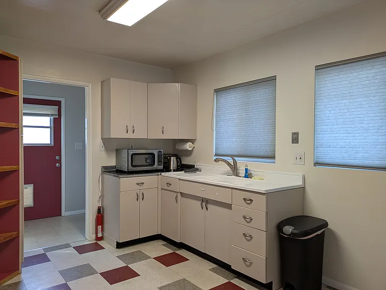4135 Hill St — Photo 7