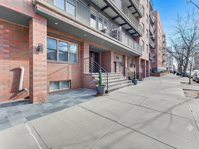 1543 E 19th St #PHA — Photo 17