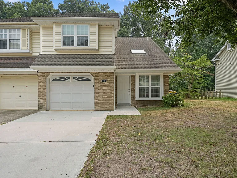176 Stoney Dr — Photo 1