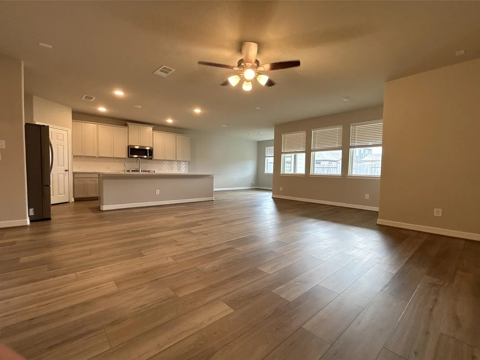 4 bed, 3.0 bath, 2149 sqft, $2,650 — Photo 4