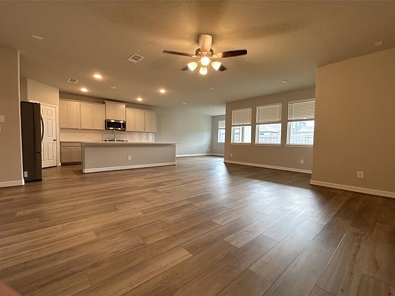 3rd image of 2913 Cliff Ridge Ln
