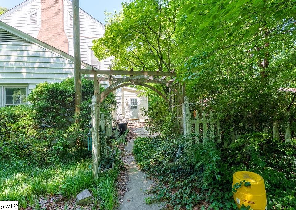 34th image of 204 W Farley Ave