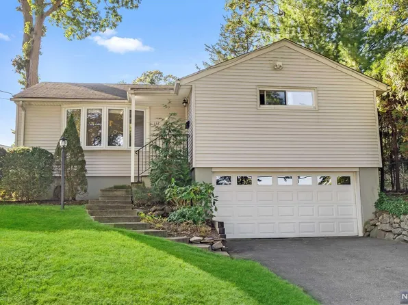 112 Hudson Ave, Waldwick, NJ 07463