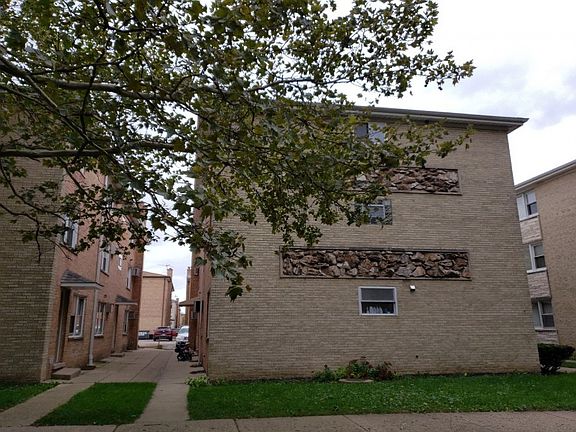 3rd image of 5214 N Potawatomie Ave Unit 1E