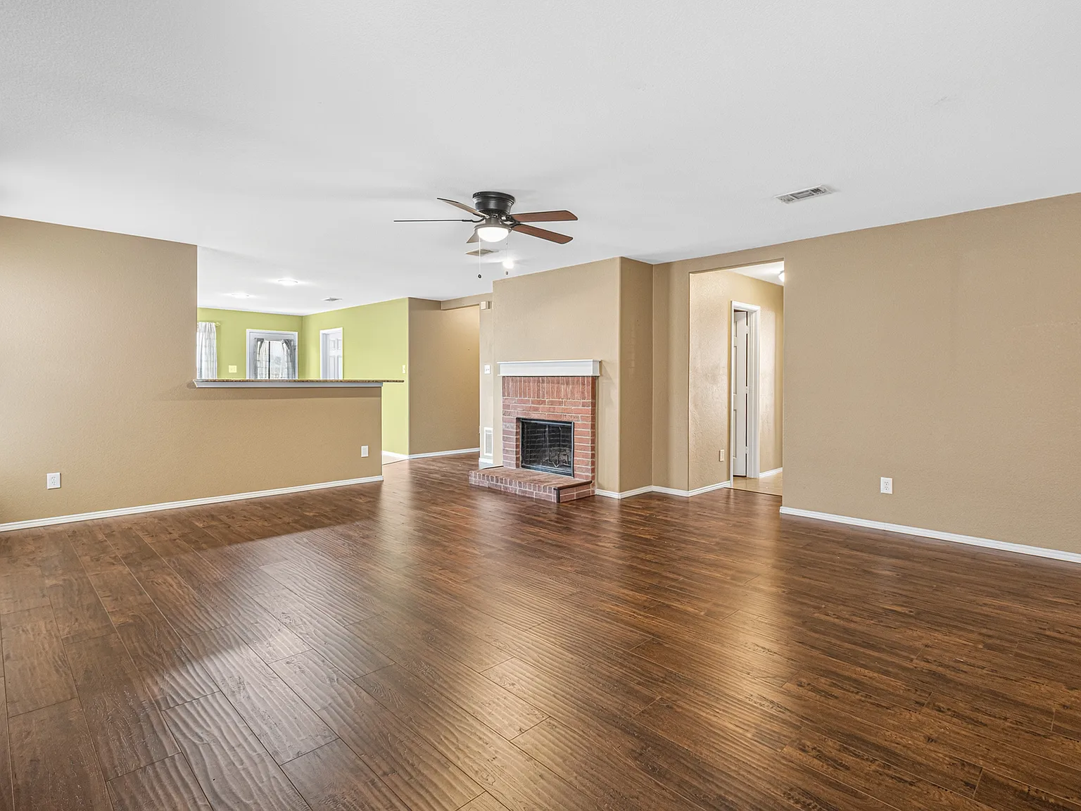 3 bed, 1660 sqft, $2,400 — Photo 2