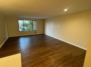 630 SW 149th St APT 301, Seattle, WA 98166