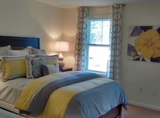 10 Calawa Cir, Litchfield, NH 03052