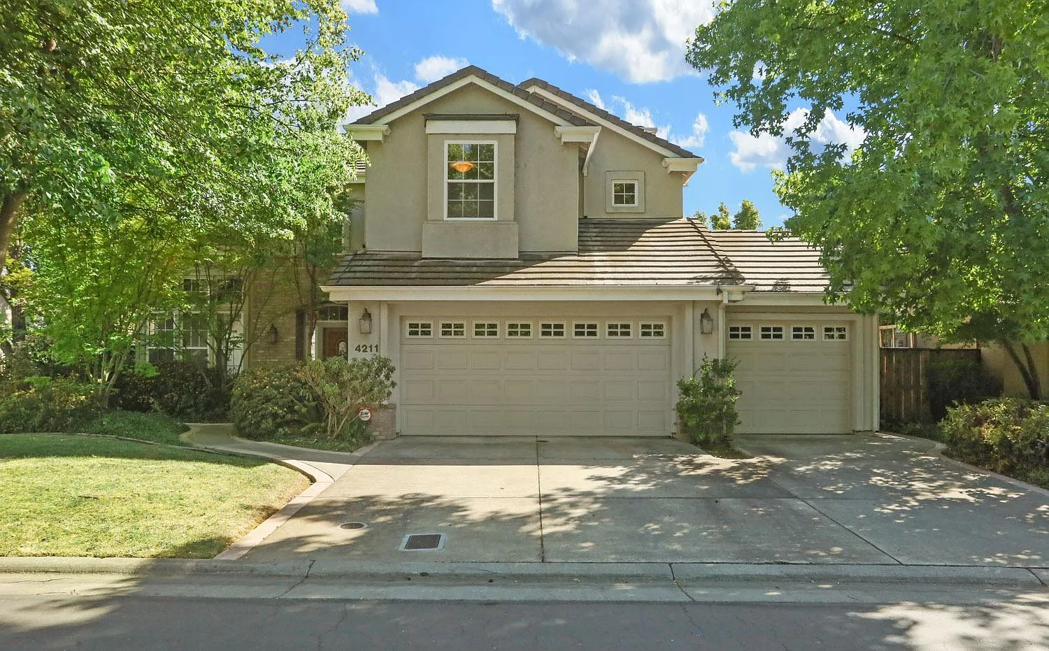 4211 Pinehurst Cir photo 1