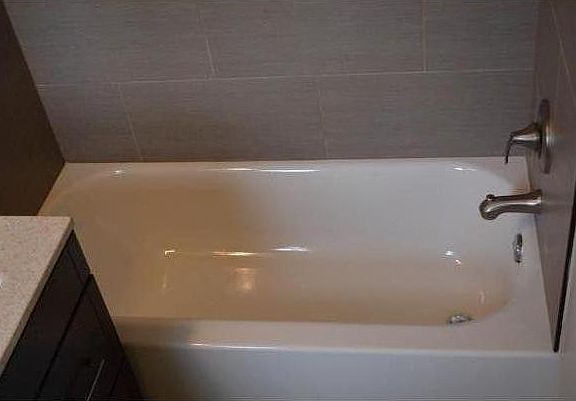 Crisp & clean modern bathroom