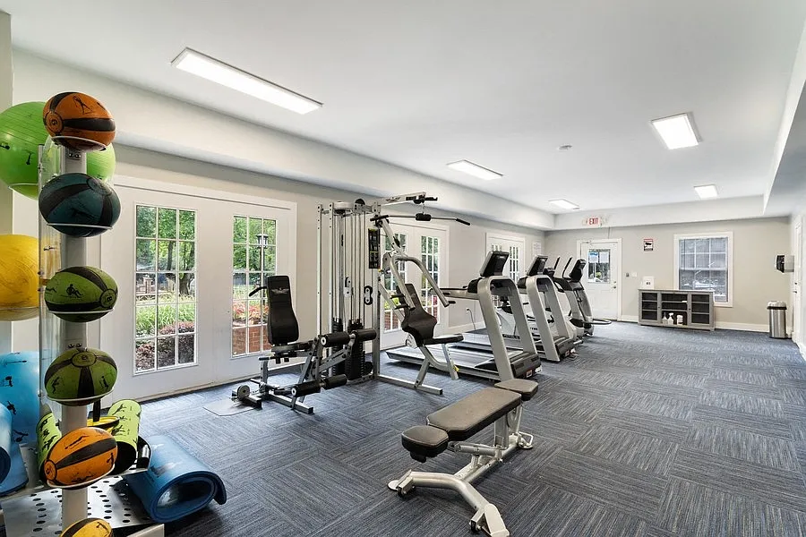 Brookstone — Photo 2