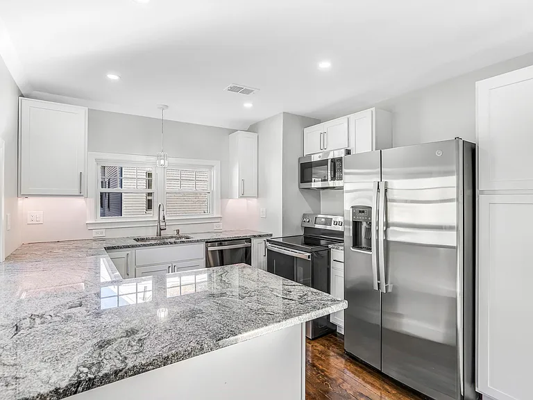 77 Maverick St #1 — Photo 4