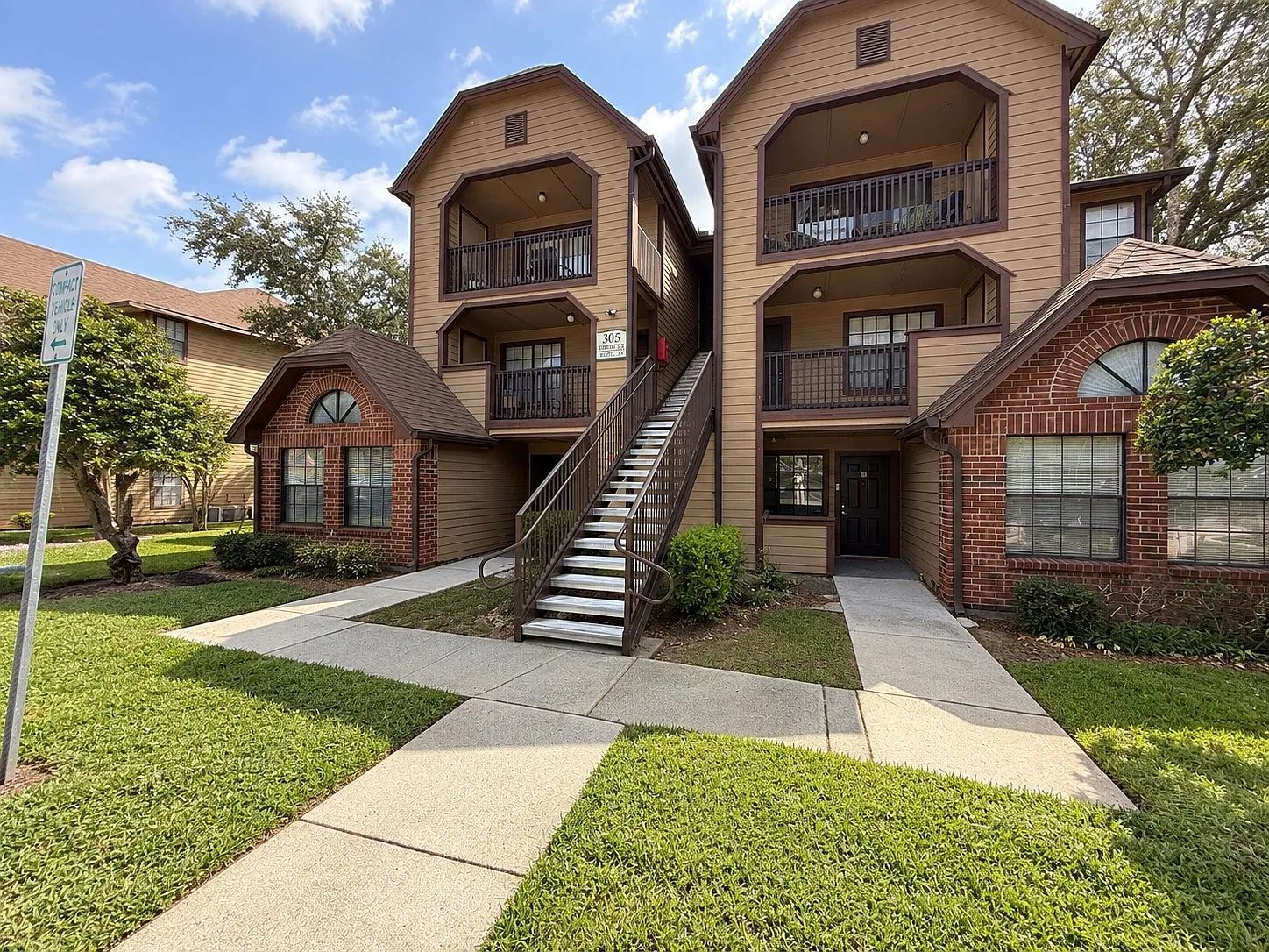 305 Lakepointe Drive - 1 — Photo 3
