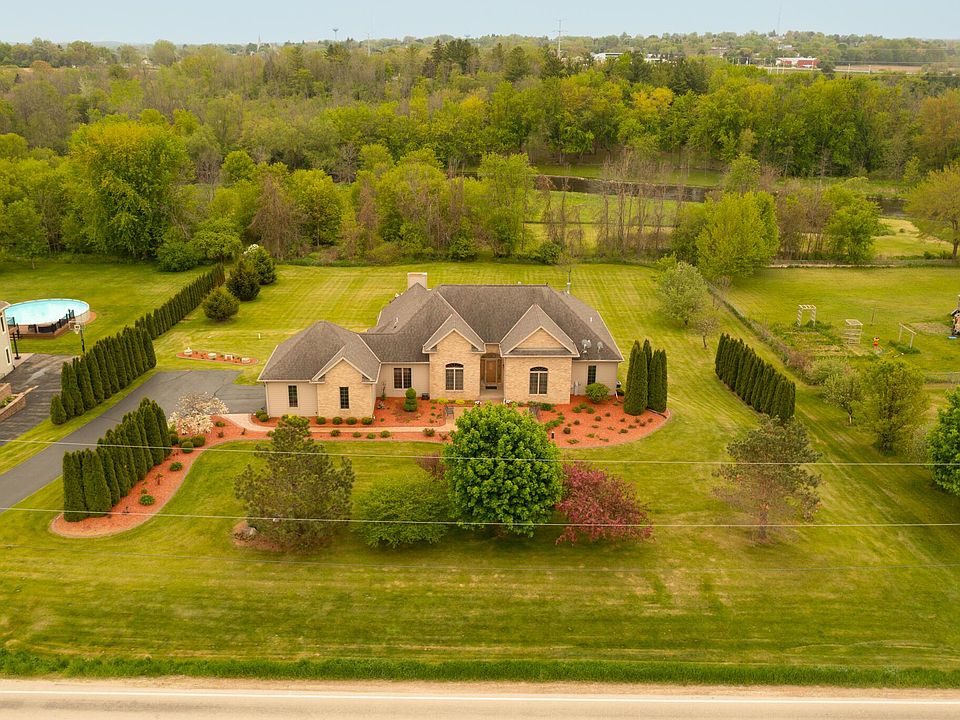 1st image of 3025 Newark Dr E