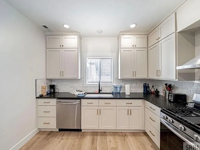 1426 Fremont Ave — Photo 10