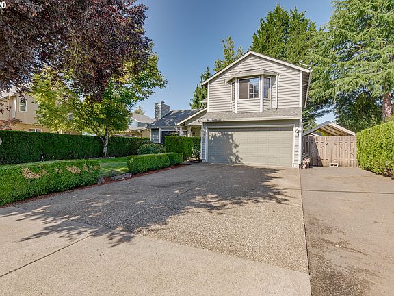 2nd image of 615 SE 32nd Ave