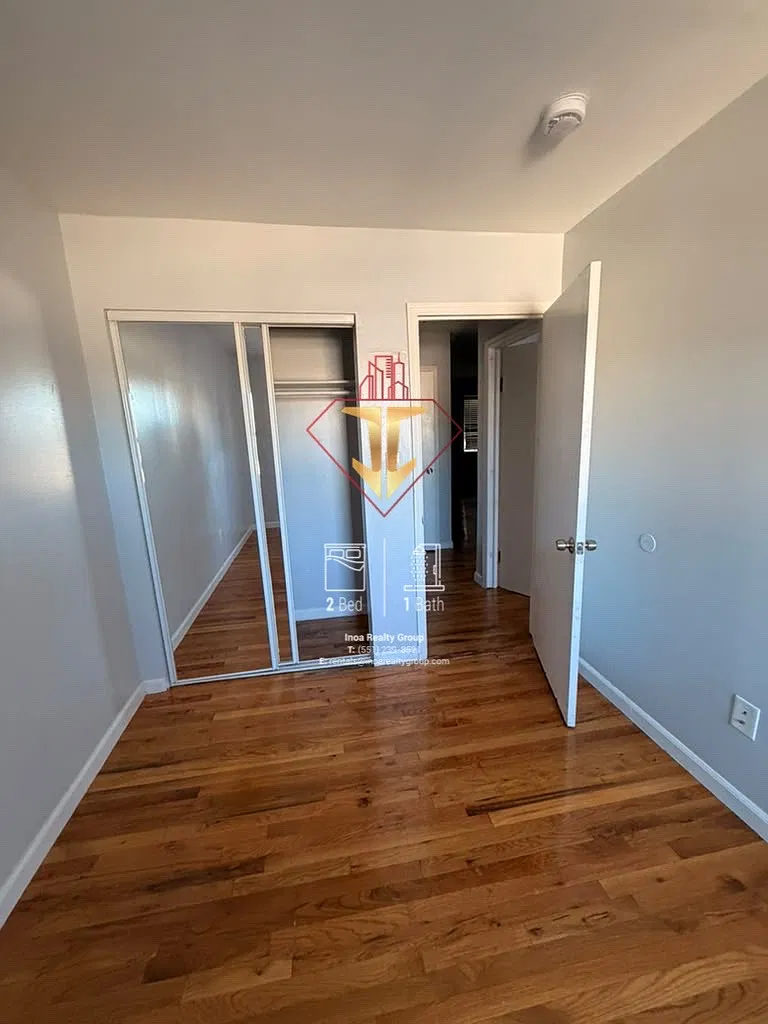 2 bed, 850 sqft, $2,200 — Photo 2