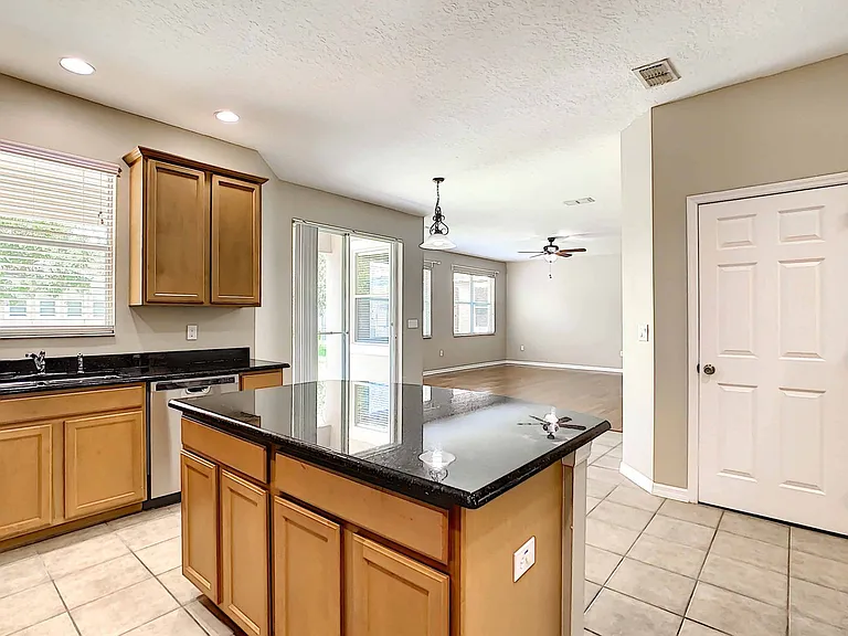 4824 River Gem Ave — Photo 9