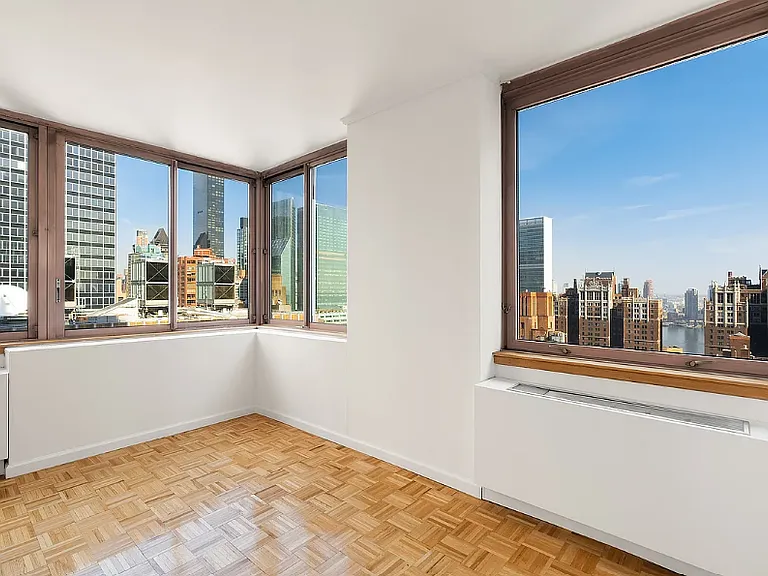 235 E 40th St #28G — Photo 3