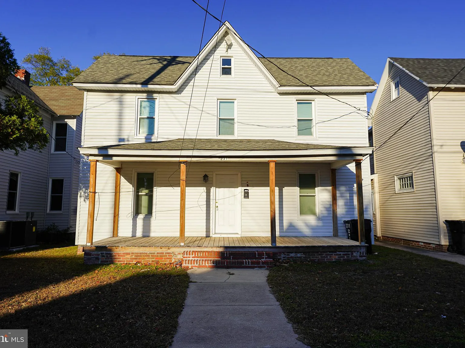 3 bed, 1000 sqft, $1,595 — Photo 2