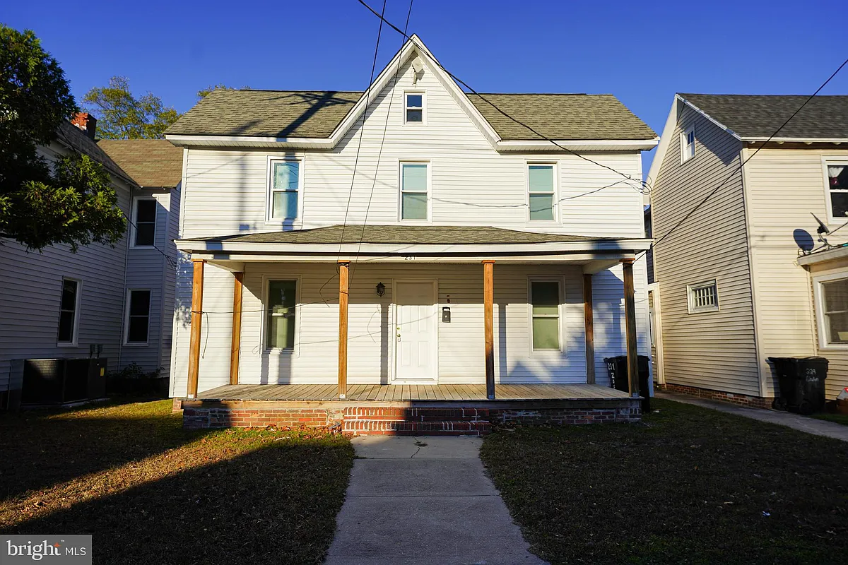 Building Photo - 231 Newton St #A