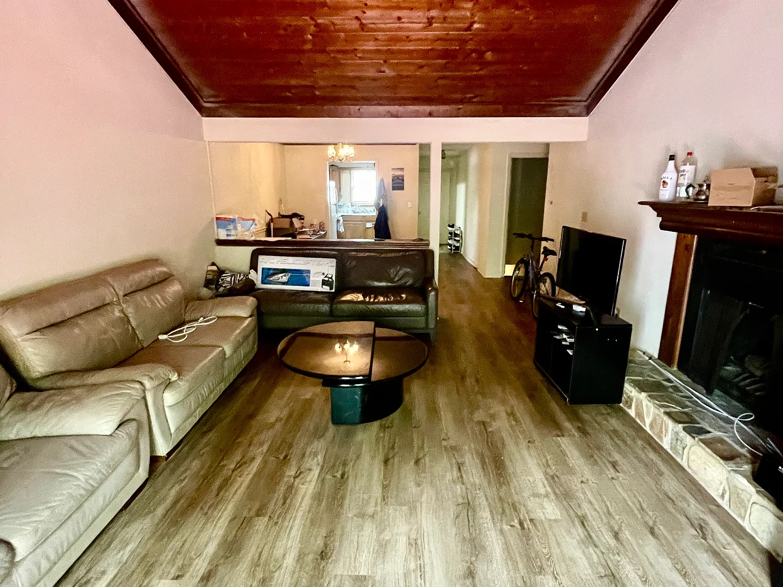 4 bed, 2580 sqft, $2,400 — Photo 4