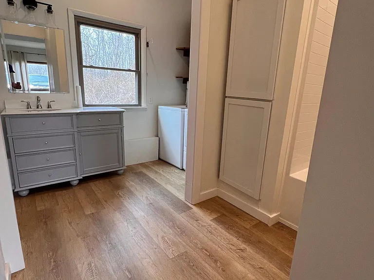 611 Randolph Rd — Photo 9