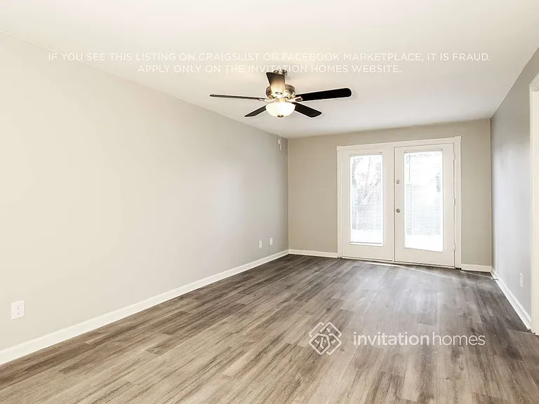 4512 N 81st Dr — Photo 6