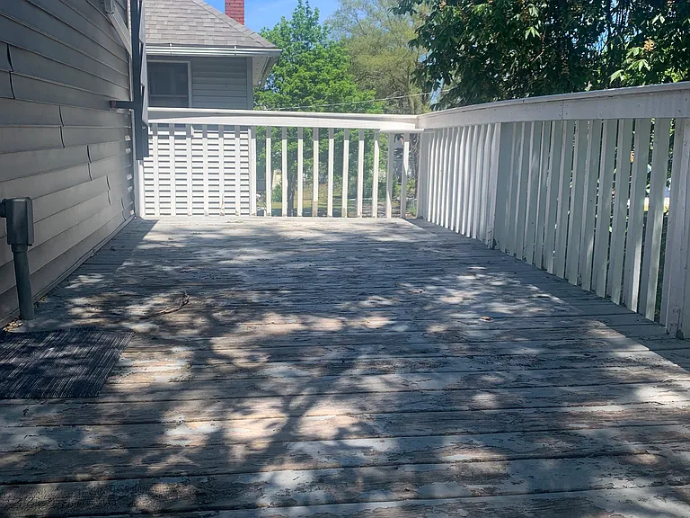 208 N Linn St — Photo 14