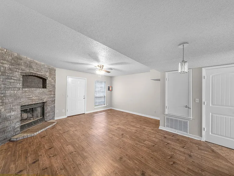 2456 N Brophy Cir #2 — Photo 1