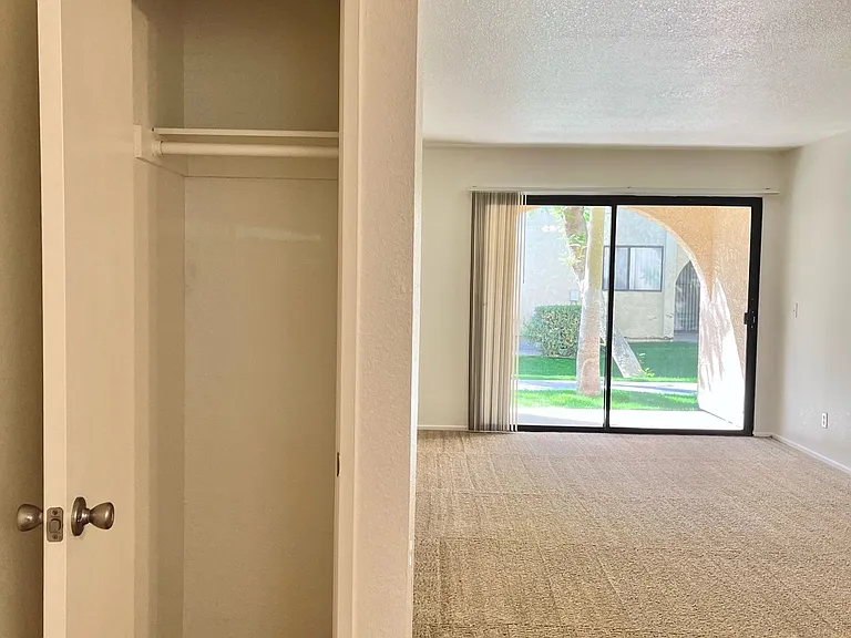 Royal Oaks Apartments in Bermuda Dunes — Photo 8