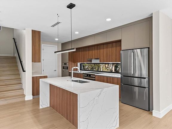 3rd image of 504 Federal St
