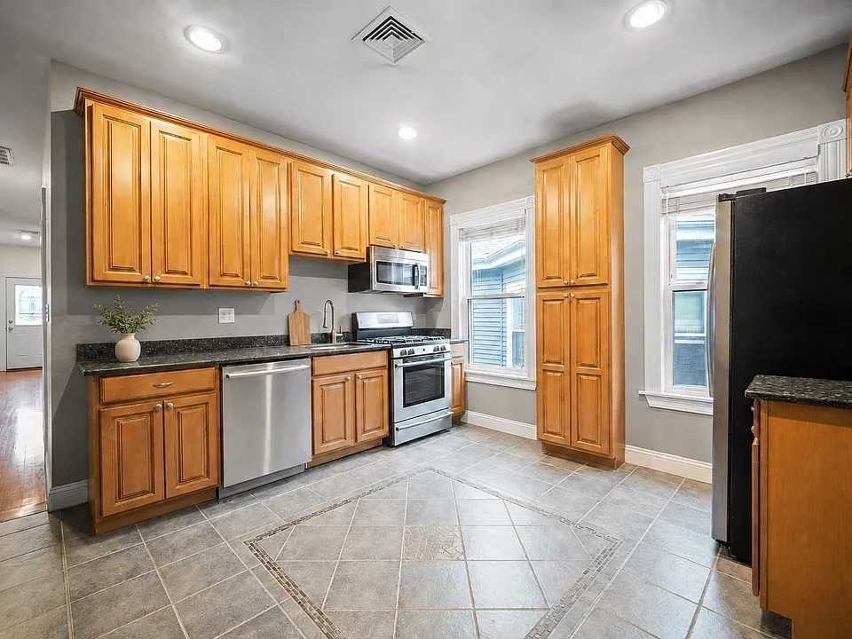 34-36 Howe St #3